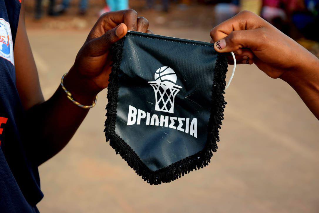 May be an image of ‎1 person, playing basketball, basketball jersey and ‎text that says "‎الم た ΒΡΙΛΗΣΣΙΩ‎"‎‎