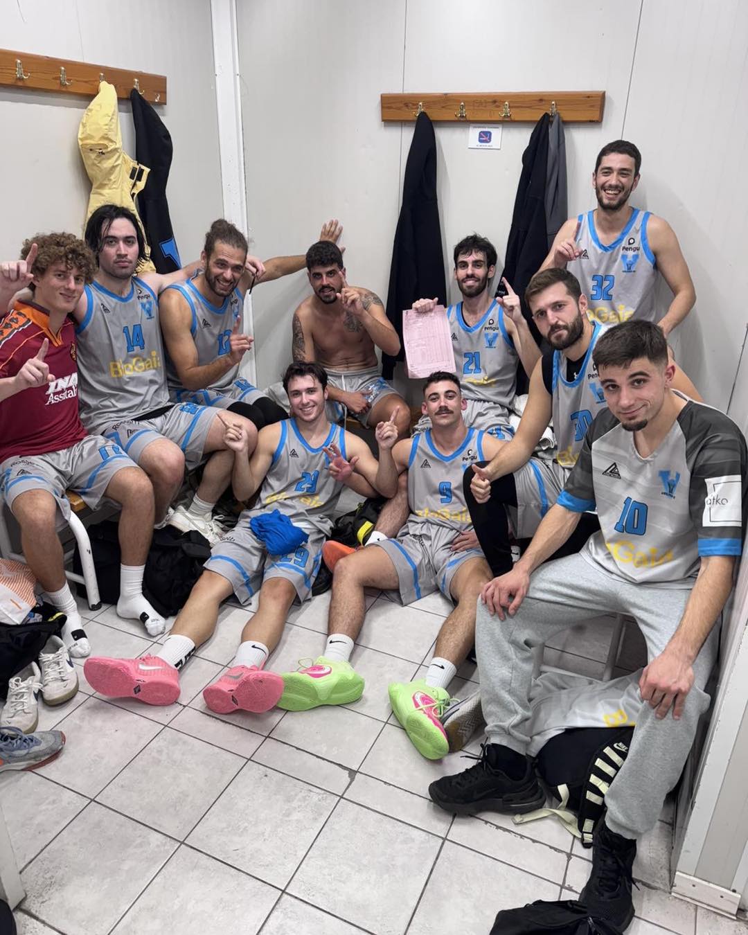 May be an image of basketball, basketball jersey and text that says "Assial T tatke"